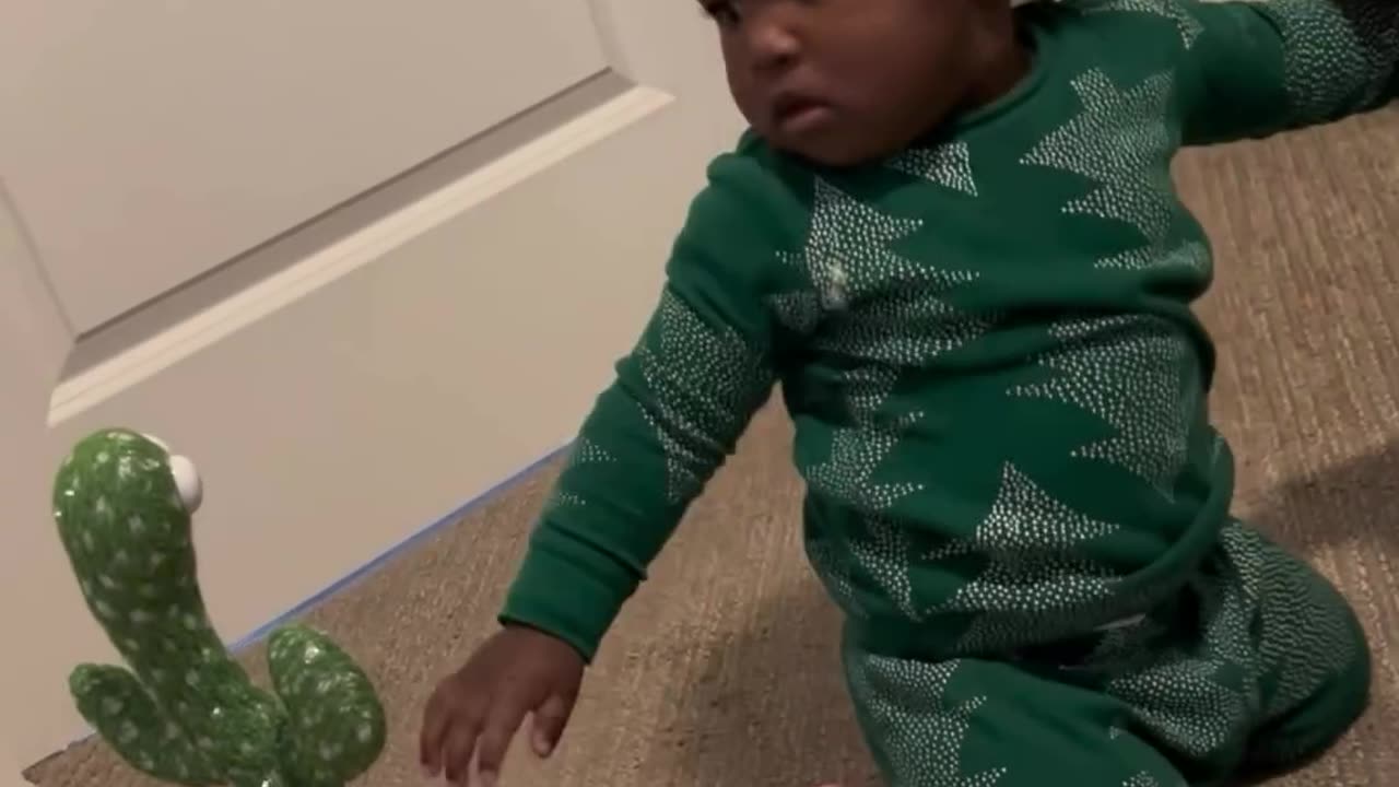 Ava reacts to the cactus!🥺🥰 #cute #cutebaby