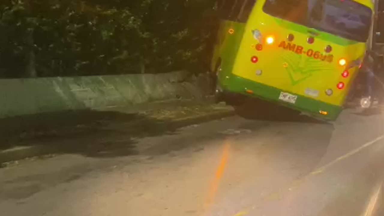 Bus de transporte público se salió de la vía del norte de Bucaramanga