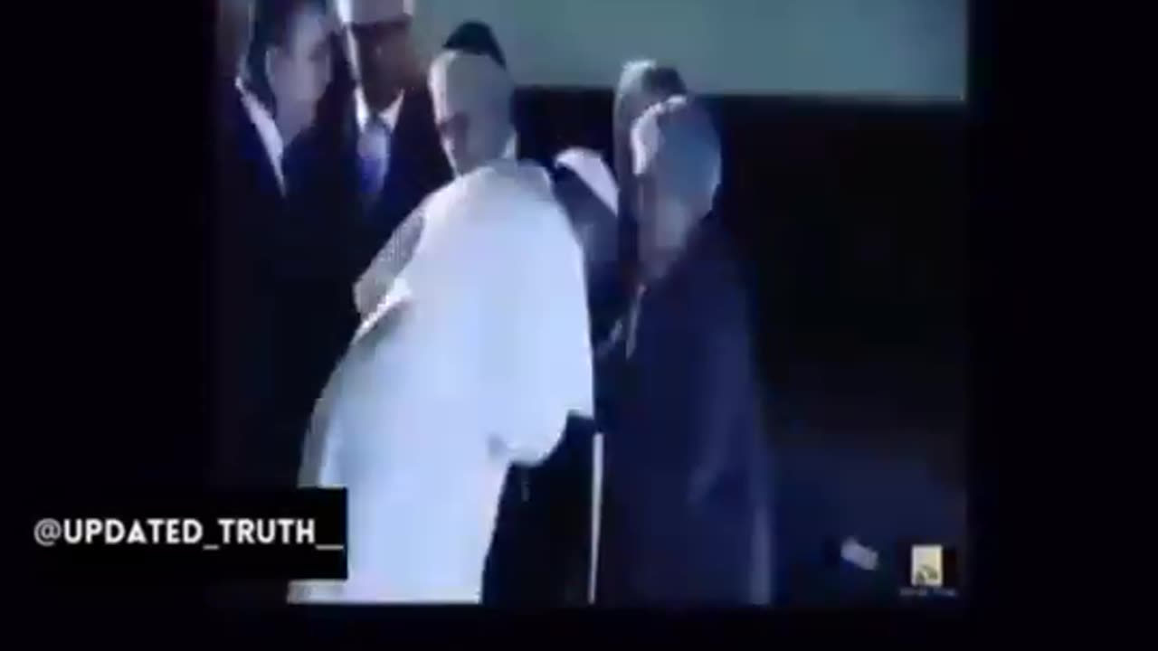 Pope kisses the hands of Rothschild, Rockefeller & Kissinger