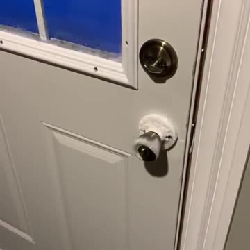 Doorknob freezes from the inside during Chicago polar vortex