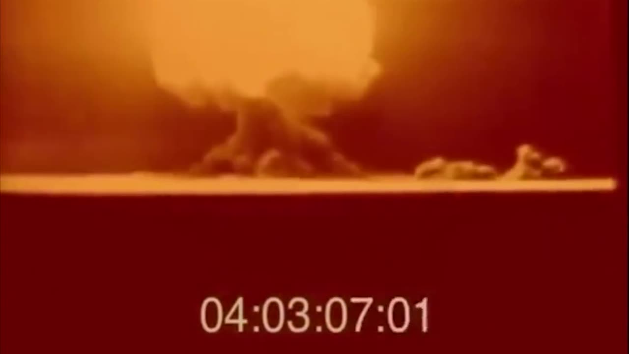 Robert Oppenheimer testing the atomic bomb (Real footage)