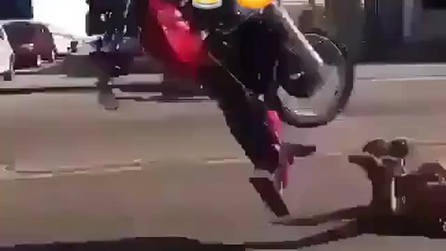 Caiu de moto bêbado