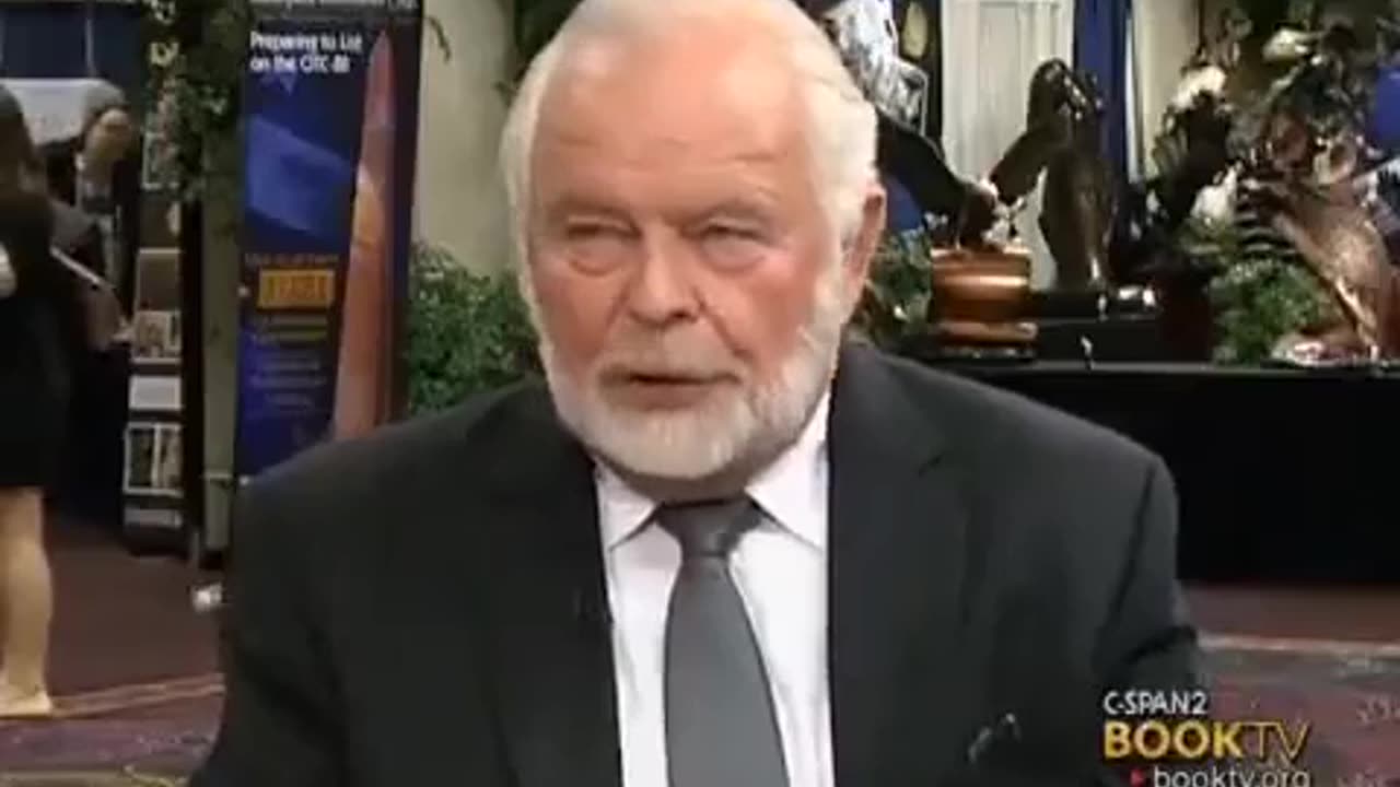 Edward Griffin Explains What the Federal Reserve System Actually Is: "It's a Cartel