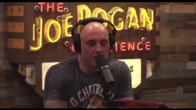 Joe Rogan tells Americans to vote Republican