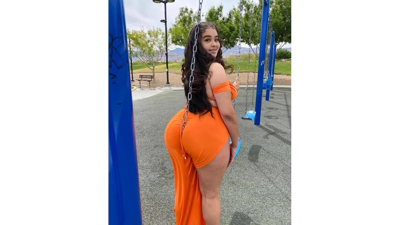 "Valarie Ruvalcaba: The Rising Plus Size Model of 2024 | Fashion Celebrity Wiki"