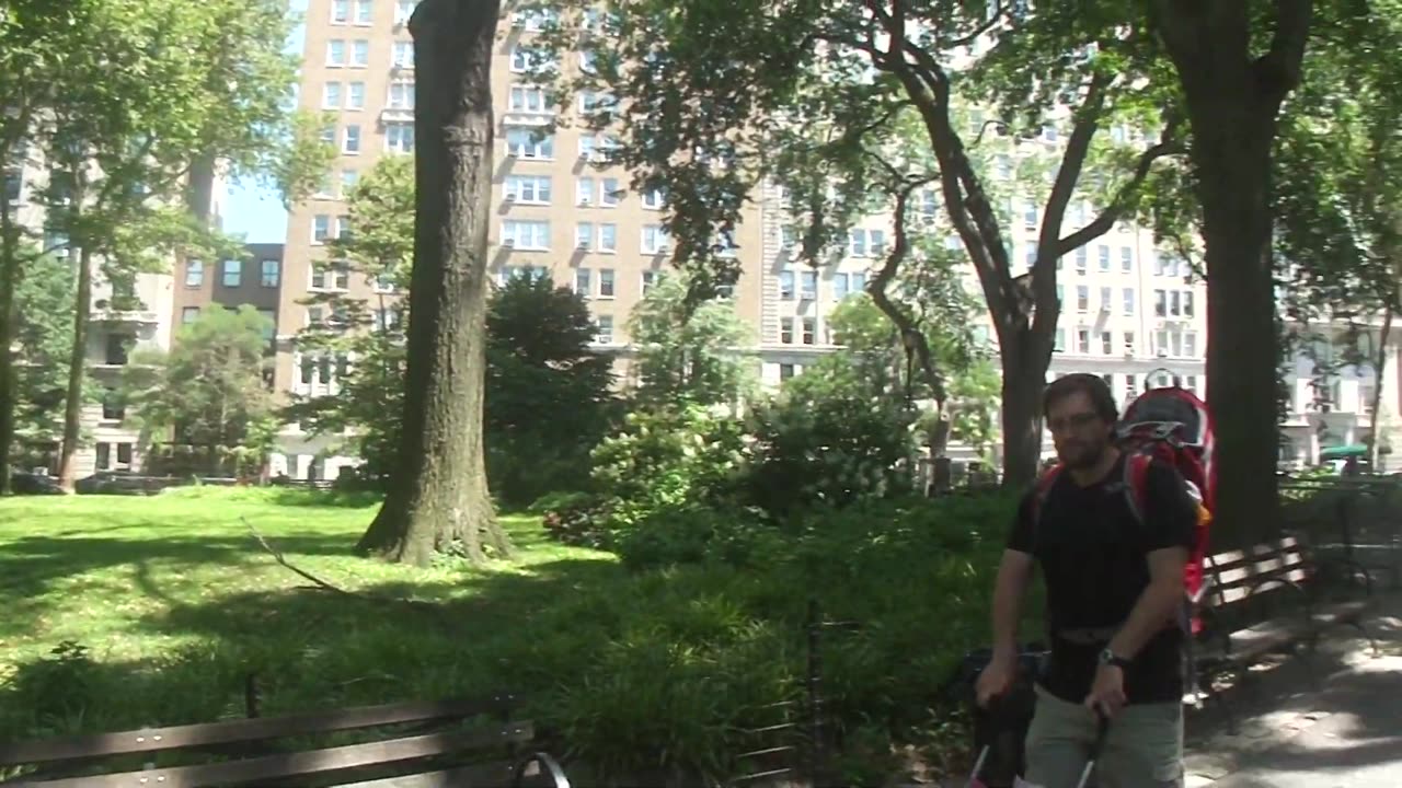 Luodong Checks Out A Market At Roosevelt Park