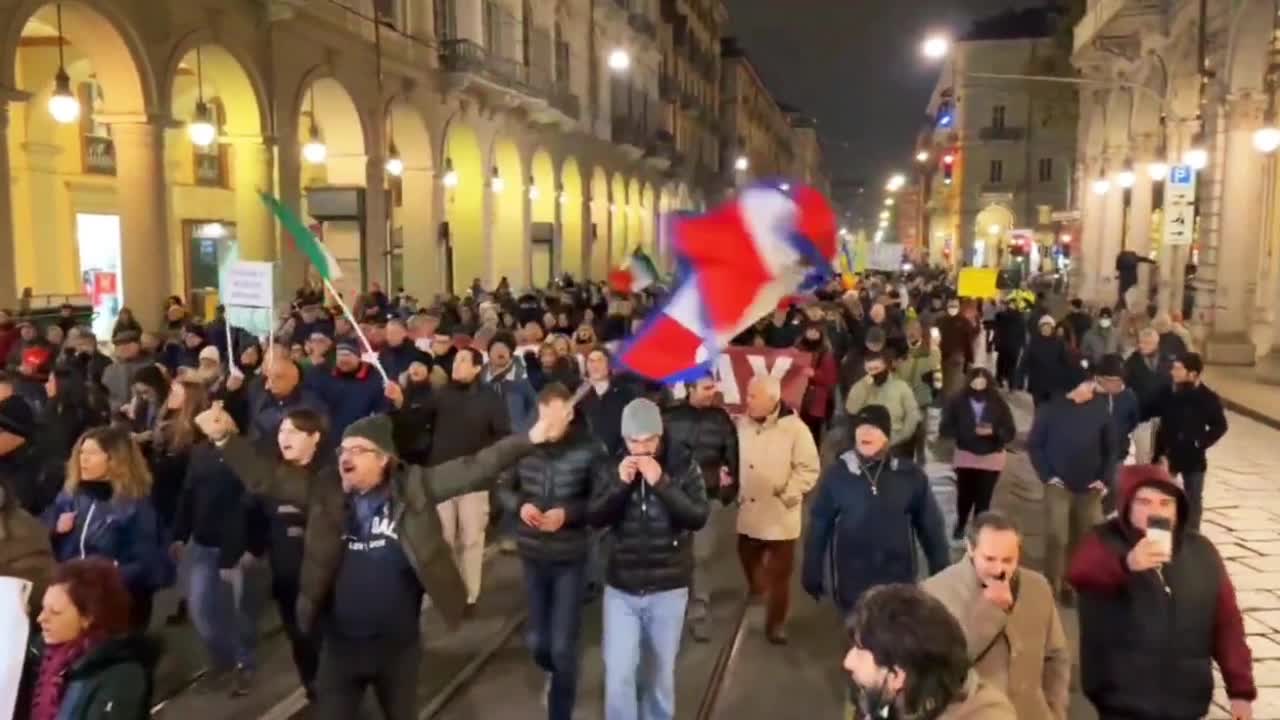 LOVE MY BEAUTIFUL ITALIAN PATRIOTI HOLDING THE LINE!!!