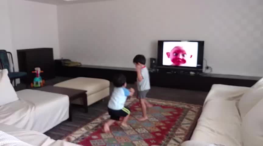 Toddlers Dancing to Shakaroon