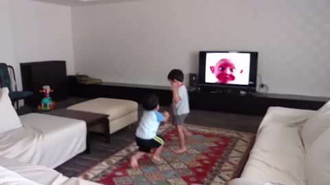 Toddlers Dancing to Shakaroon