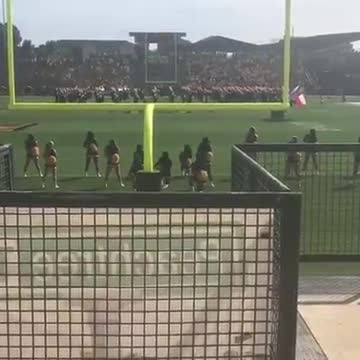 Kennesaw State cheerleaders protest national anthem