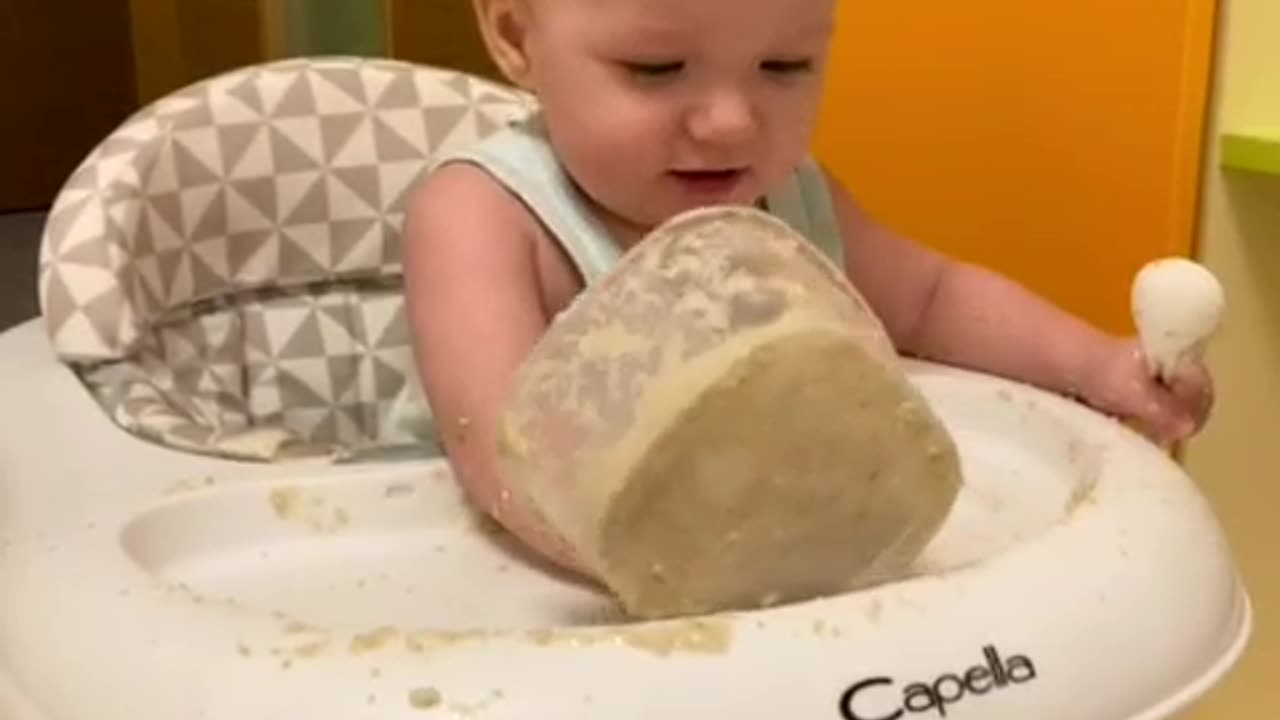 A small child's first introduction to porridge👶