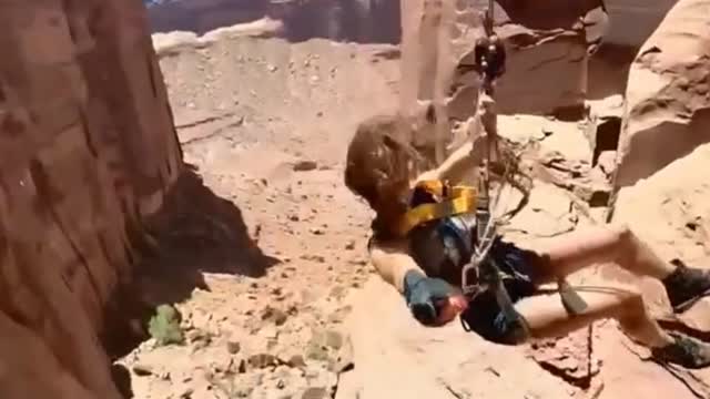 Super Thrilling Canyon Bungee Jumping