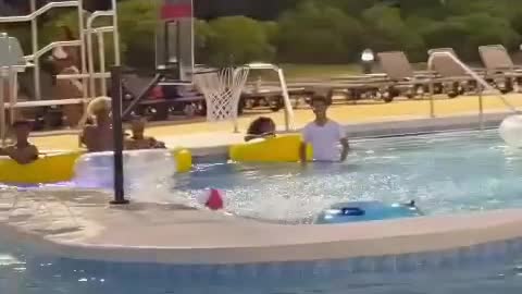 Didn’tworkoutlikehethought#basketball#pool#fail