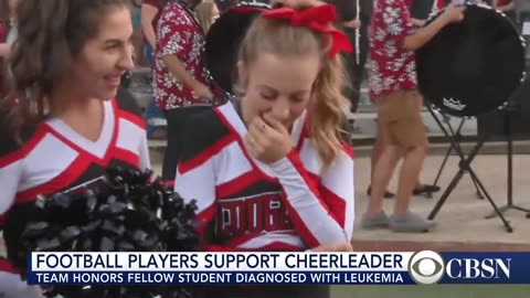 Football players' kind gesture to cheerleader goes viral