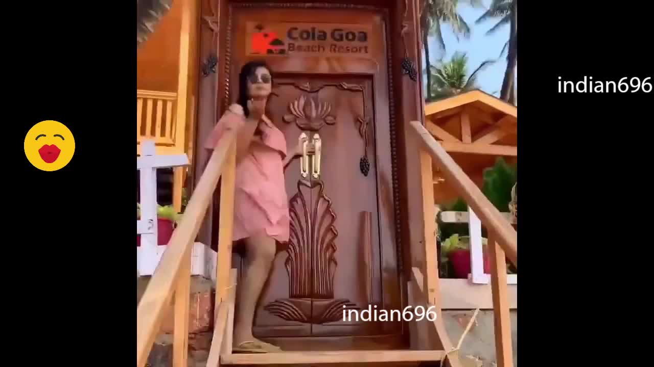 Anchor Sreemukhi - Telugu TV Presenter Srimukhi hot compilation