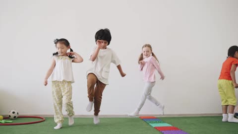 watch beautiful kids playing