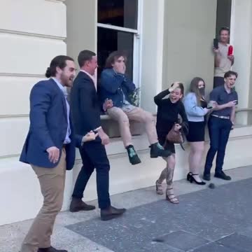 IT'S GREAT TO SEE OUR AUSSIE BROTHERS AND SISTERS RESIST!!!