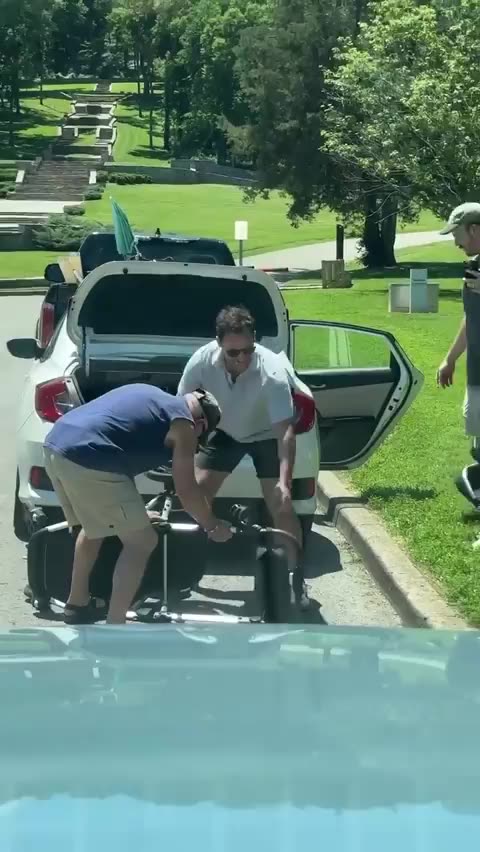 Men v Woman v pushchair (buggy)