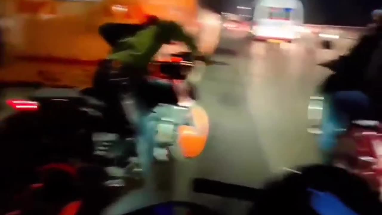 Ktm duke live accident 😱😱 city riding street race gone rong bike crash 🥺🥺