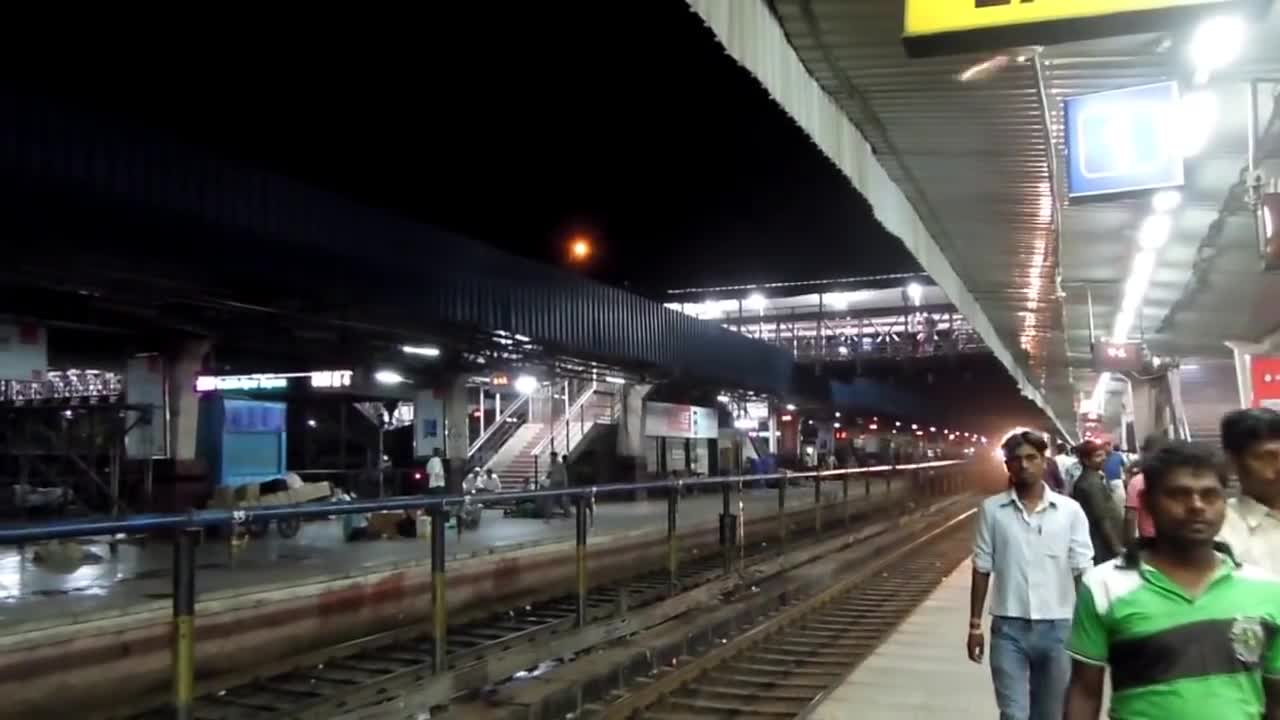 Bandra Express has arrived at Jaipur Station