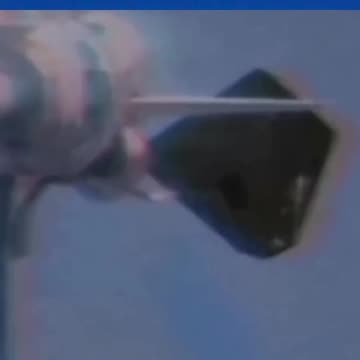 ★ Un Mystérieux Objet Pyramidal d'origine inconnue filmé près de l'ISS - 1998