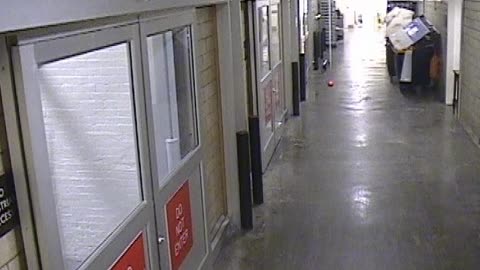 5500LHOBBALoadingDockHallway_2021-01-06_00h37min21s977ms.asf