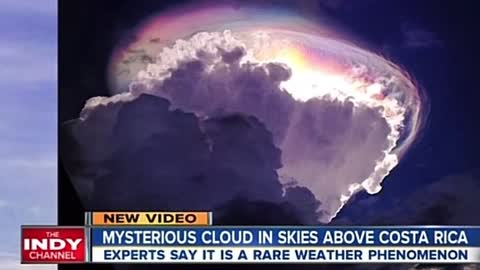 Mysterious cloud in skies above Costa Rica