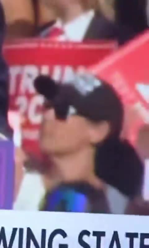 Ancora più ridicolo dello sbarco sulla luna 😂