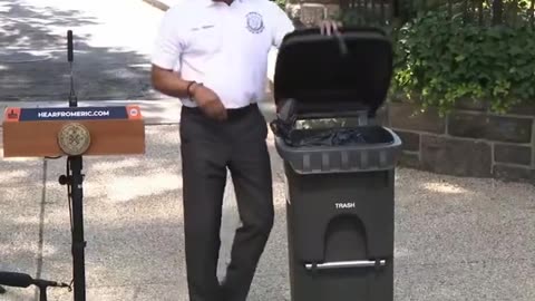 The "great achievement" of the mayor of New York: New rubbish bins