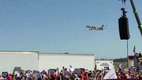 Trump just did a flyover above his North Carolina rally.