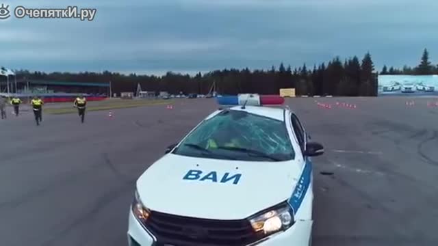 Police u-turn from the traffic police