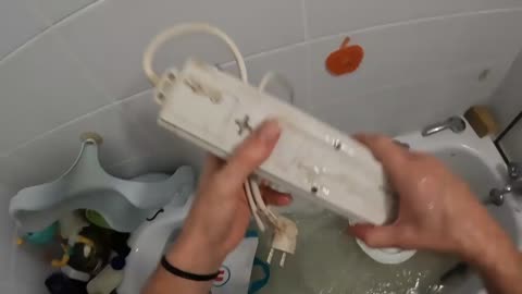 2023-10-23 (14) - La multiprise prend son bain - Kick Triskel (clip)