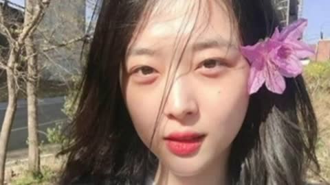 Sulli Is Prettier Than Flower In New Selfie!
