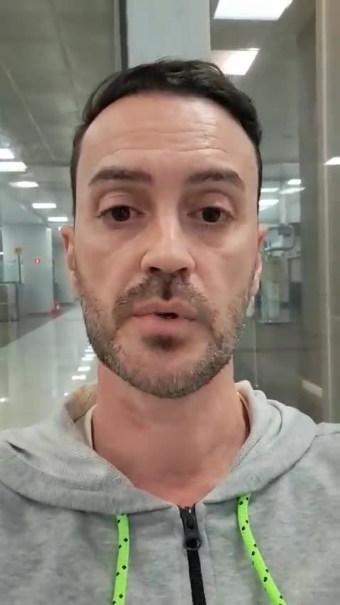 8h 20 da manhã... O jornalista português Sérgio Tavares foi estranhamente RETIDO no AEROPORTO de Guarulhos, em São Paulo.