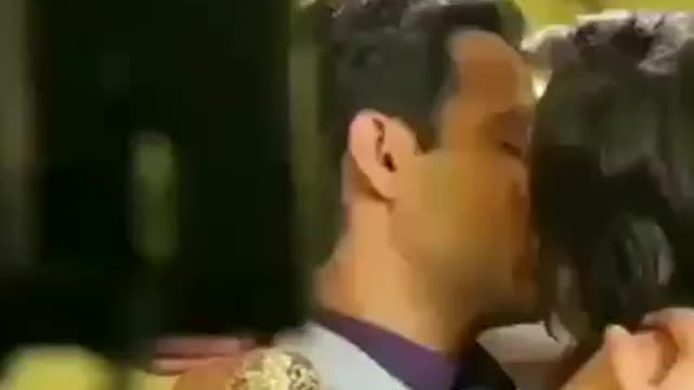 Imran hasmi kissing since while shooting