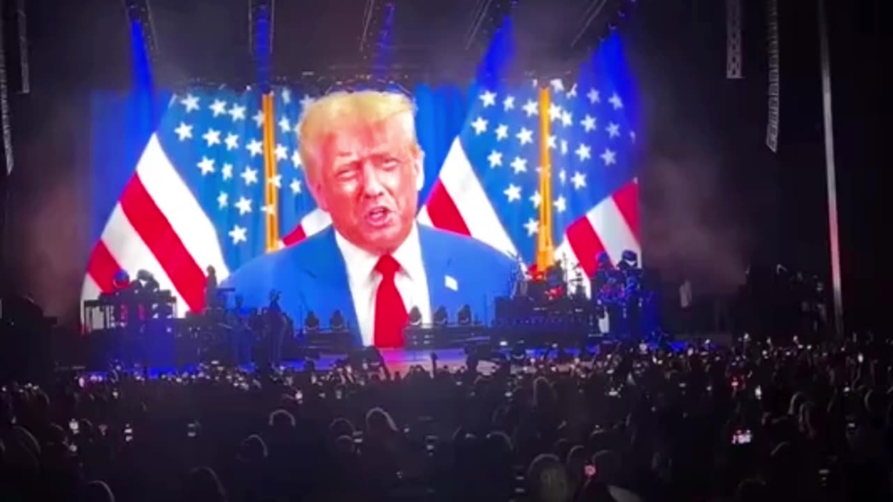 AMERICA LOVES THE REAL COMMANDER IN CHIEF!!!🇺🇸