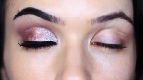 How To Apply Eyeshadow steps