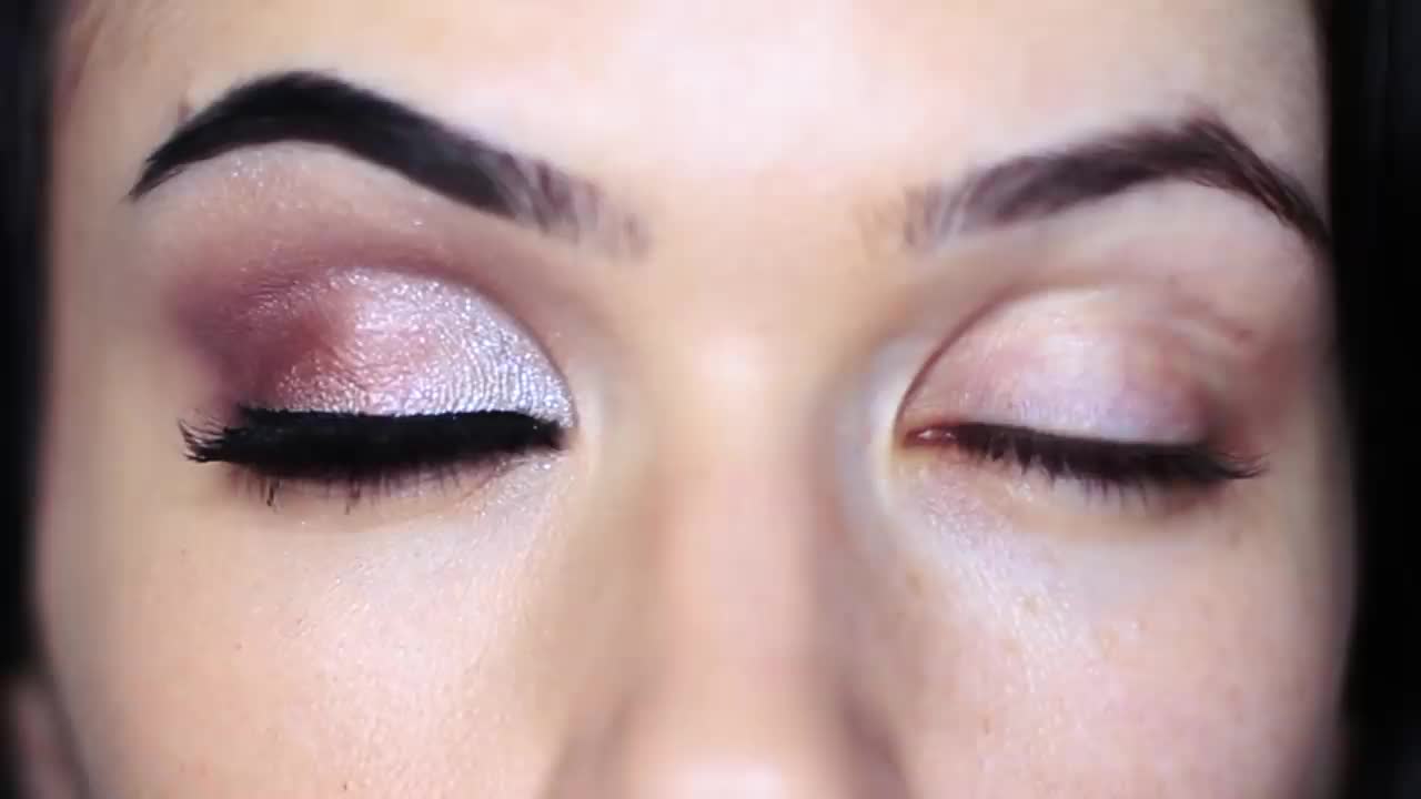 How To Apply Eyeshadow steps