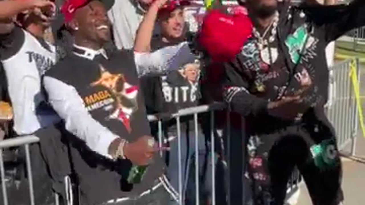 NFL Stars Antonio Brown And Le'Veon Bell Arrive At Trump Rally in Latrobe PA