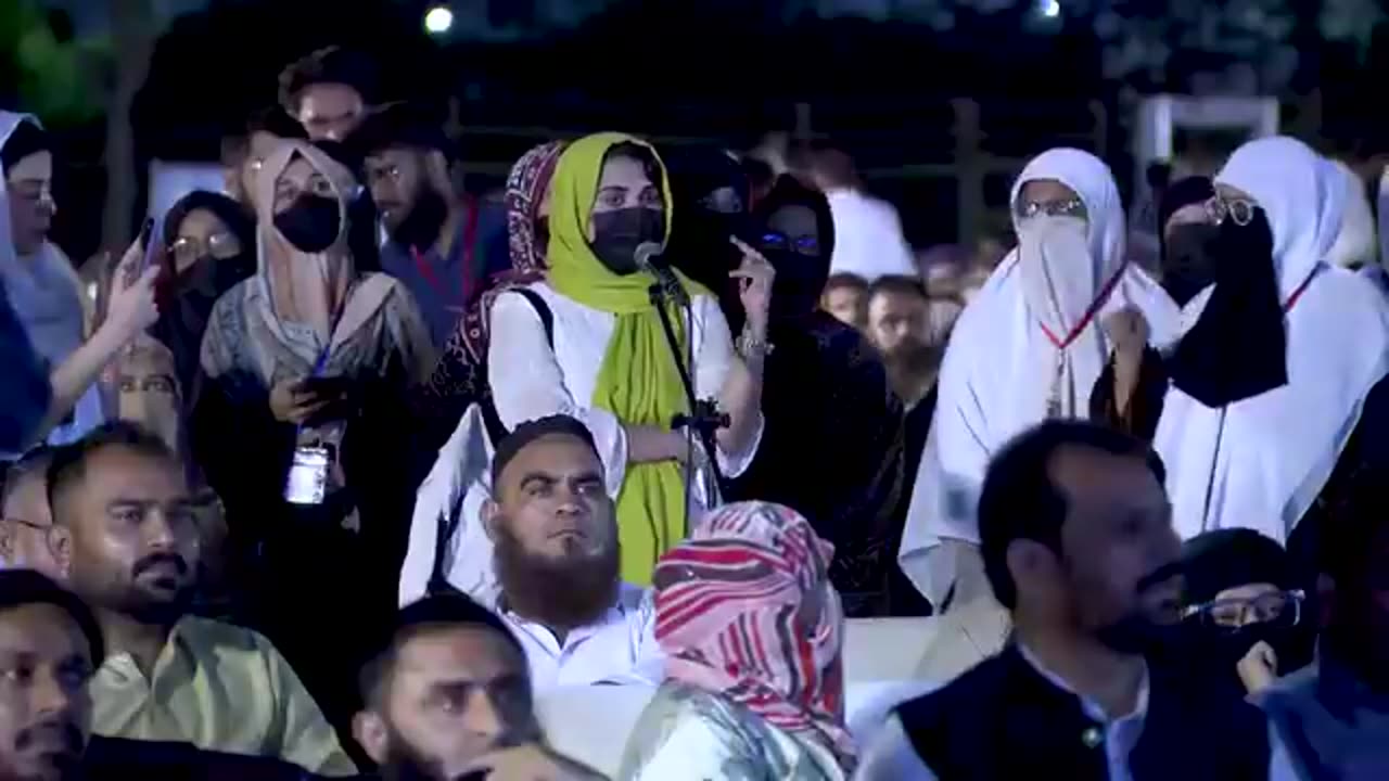 Pathan Girl asks a Contradictory Question About Pakistani Society | Dr Zakir Naik