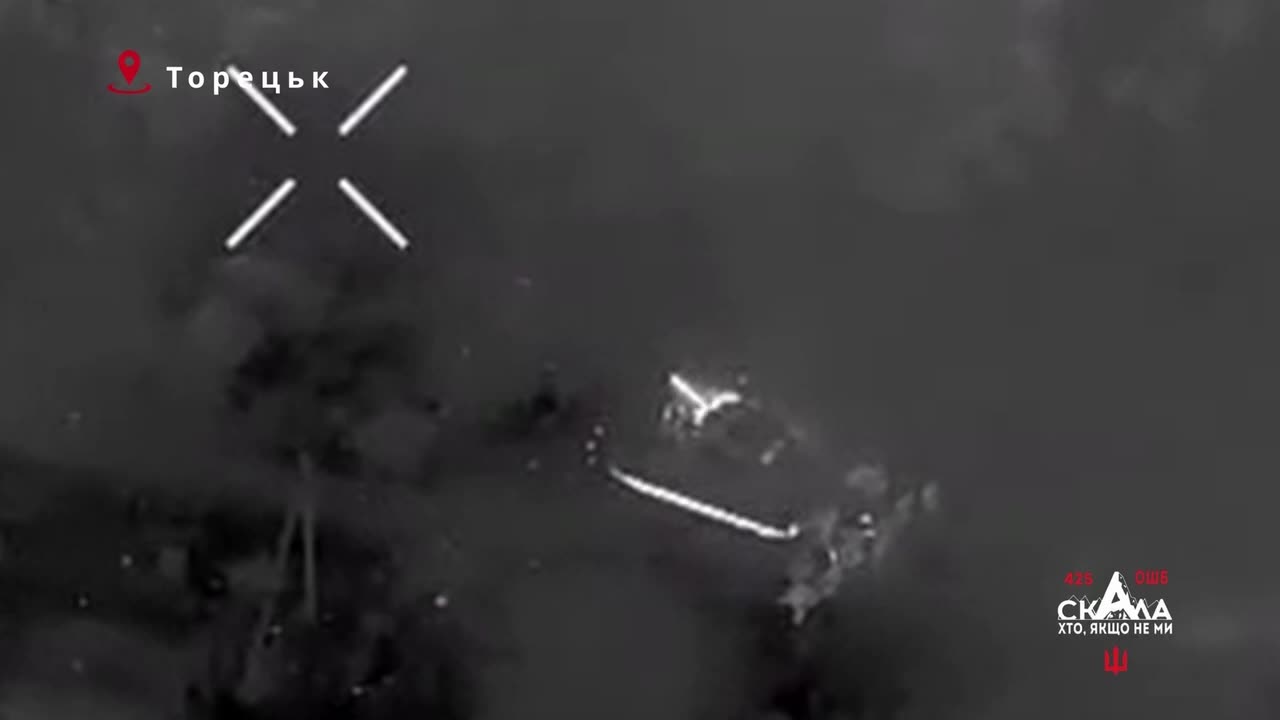 Ukrainian Bradley Firing On Russians in Toretsk