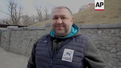 Kyiv residents defiant in face of Russia invasion