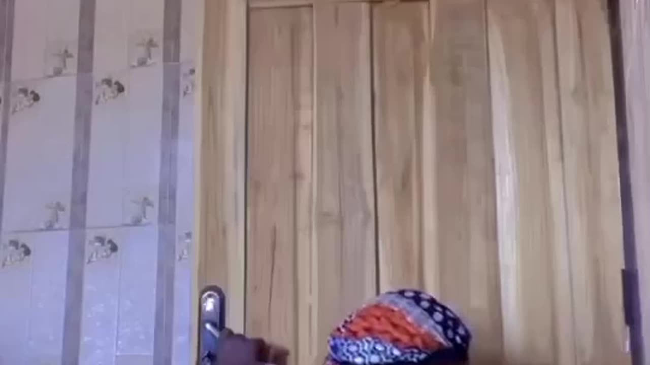 AFRICAN GIRL TWERKING