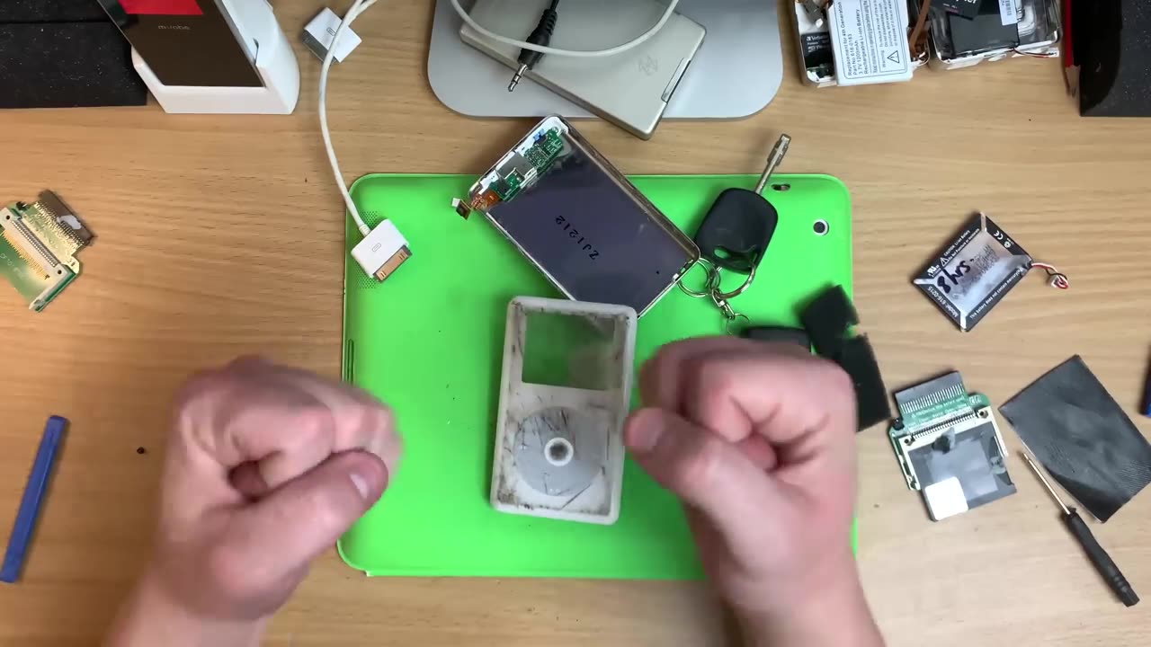 Flash Vs Hard Drive, Don't Watch if you love iPods.