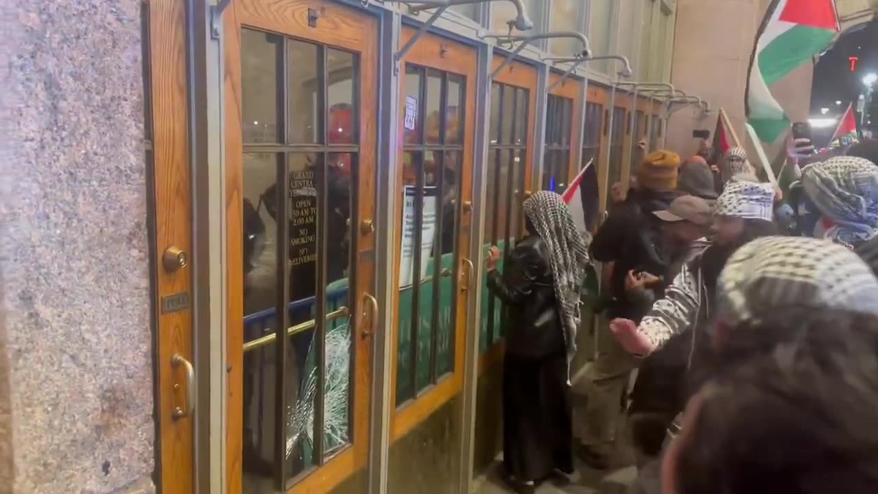 Palestinians hit buildings in New York.