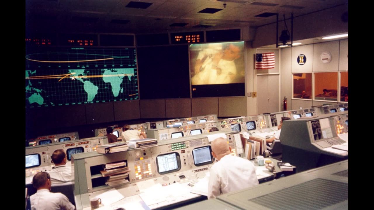 Apollo 13 explosion: Mission Control EECOM voice loop (restored audio)