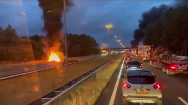 🔥Dutch farmers escalate their protest as they put straw in the middle of the road.