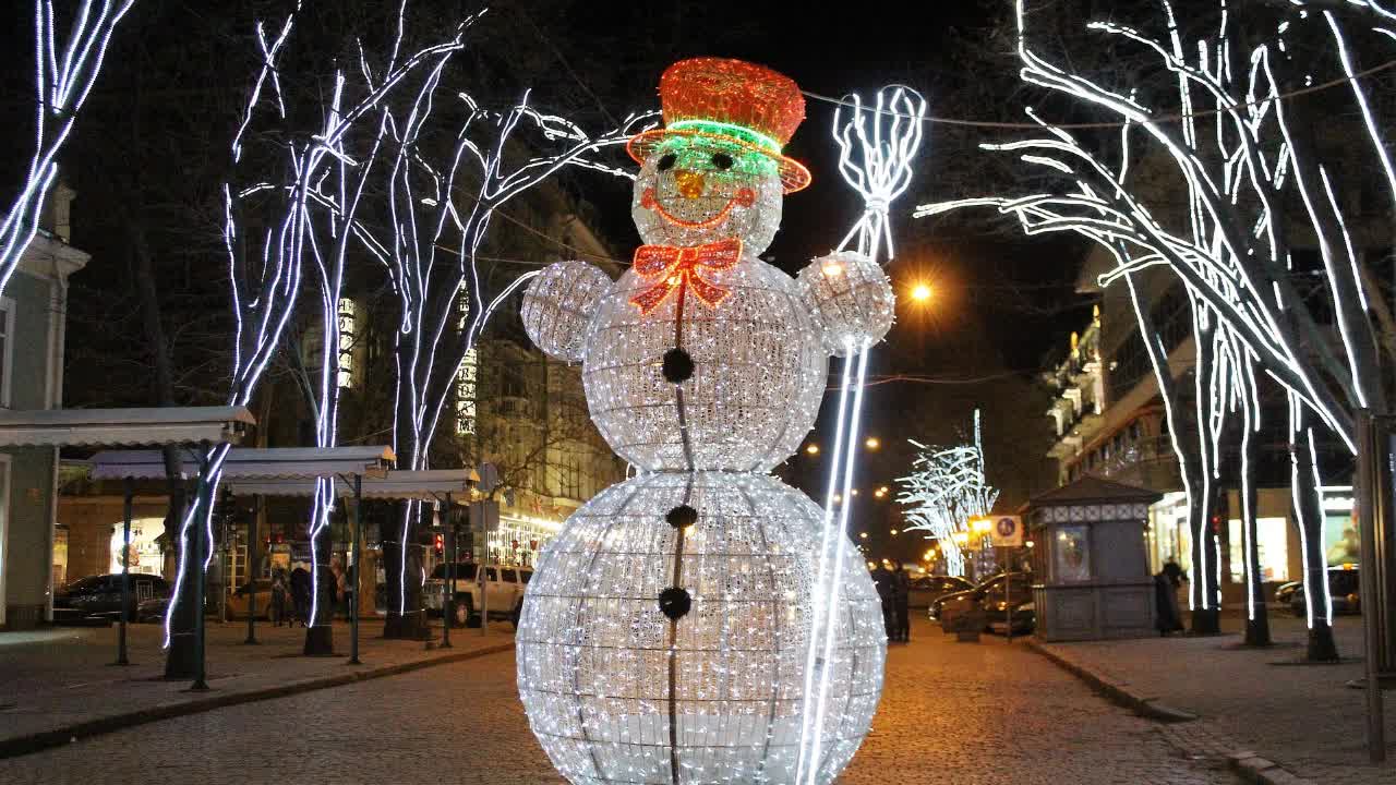 Beautiful Snowmen, with Instrumental Music - Auld Lang Syne - Beautiful !!!