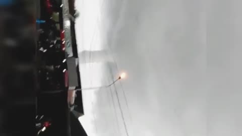 On the balcony of the house by the sea, it was too scary to see the huge waterspout