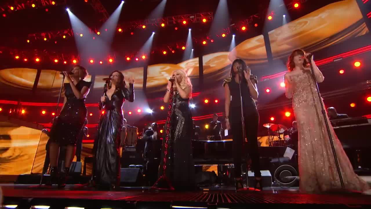 Christina Aguilera - Tribute to Aretha Franklin (Live At Grammy Awards 2011)